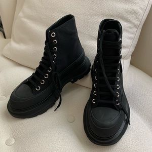 Brand new Alexander McQueen Tread Slick Canvas Platform High-Top Sneakers size40